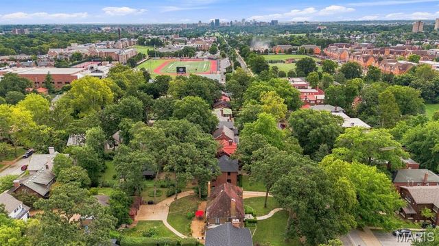 7061 Forsyth Boulevard, University City, MO 63105