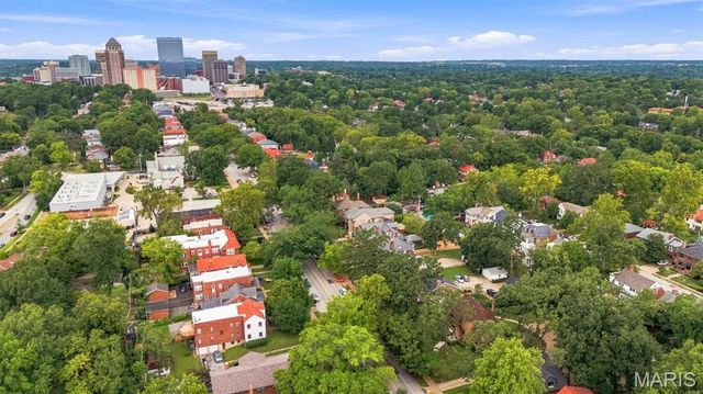 7061 Forsyth Boulevard, University City, MO 63105