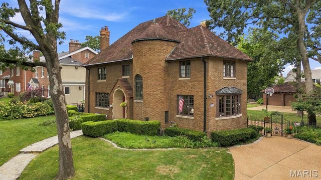 7061 Forsyth Boulevard, University City, MO 63105