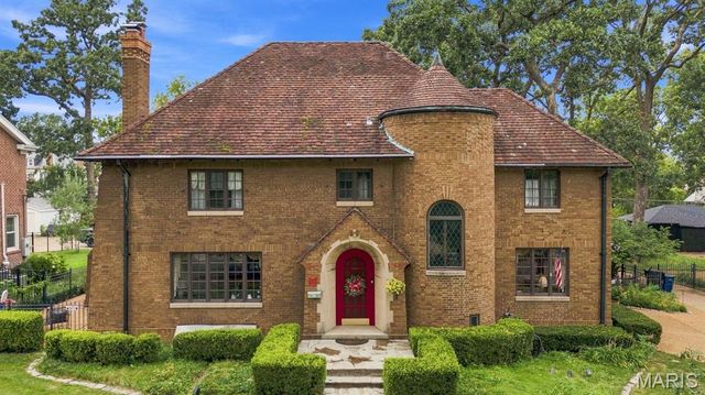 7061 Forsyth Boulevard, University City, MO 63105