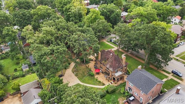 7061 Forsyth Boulevard, University City, MO 63105