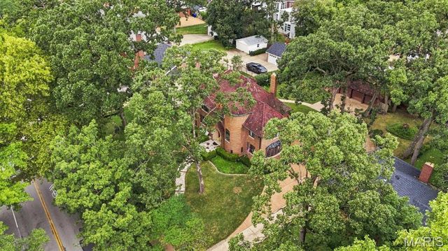 7061 Forsyth Boulevard, University City, MO 63105