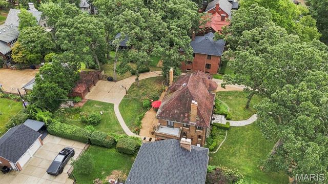 7061 Forsyth Boulevard, University City, MO 63105