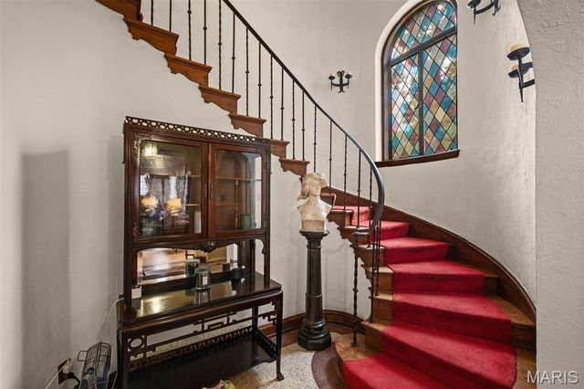 7061 Forsyth Boulevard, University City, MO 63105