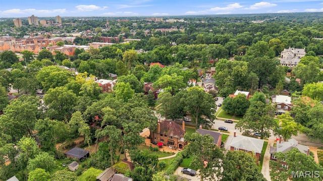 7061 Forsyth Boulevard, University City, MO 63105