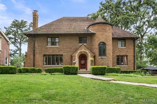 7061 Forsyth Boulevard, University City, MO 63105