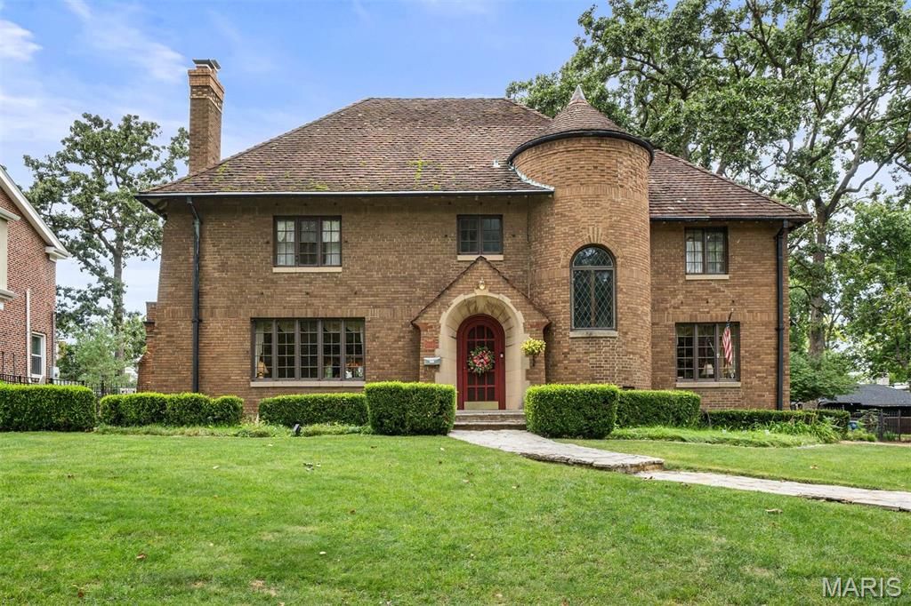 7061 Forsyth Boulevard, University City, MO 63105