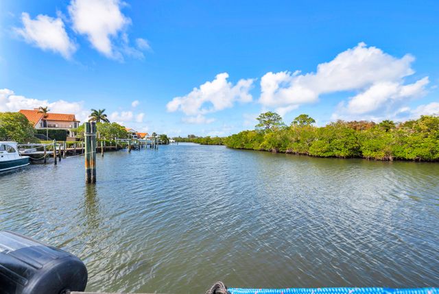 16904 S Passage S, Jupiter, FL 33477