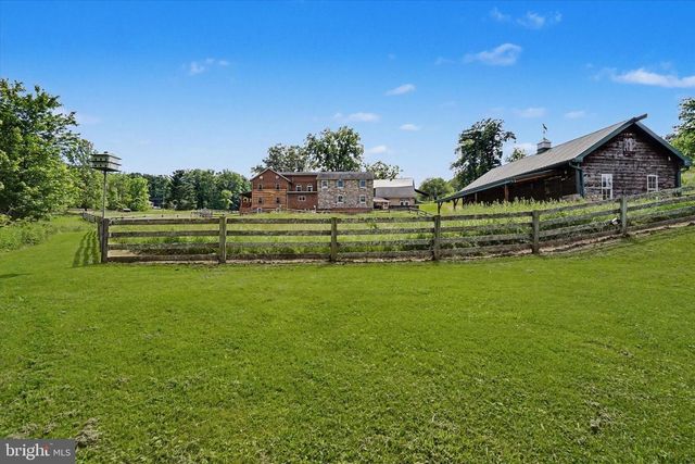 4941 WALTERS HATCHERY RD, Spring Grove, PA 17362