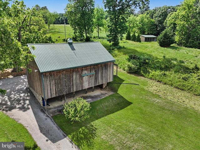 4941 WALTERS HATCHERY RD, Spring Grove, PA 17362