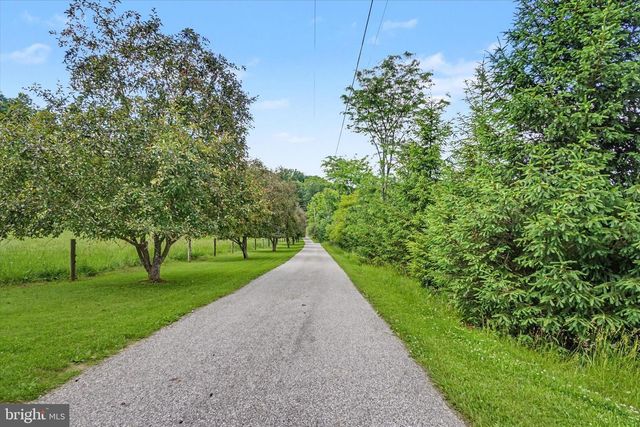 4941 WALTERS HATCHERY RD, Spring Grove, PA 17362