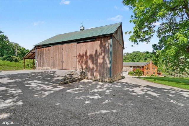 4941 WALTERS HATCHERY RD, Spring Grove, PA 17362