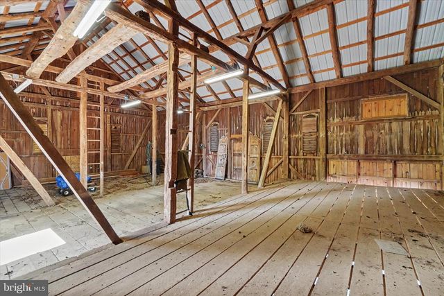 4941 WALTERS HATCHERY RD, Spring Grove, PA 17362