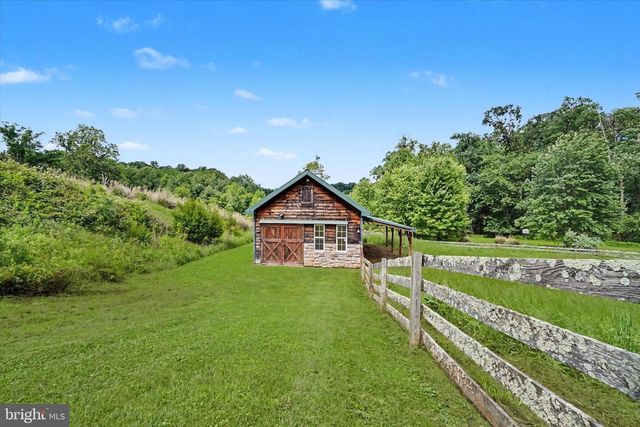 4941 WALTERS HATCHERY RD, Spring Grove, PA 17362