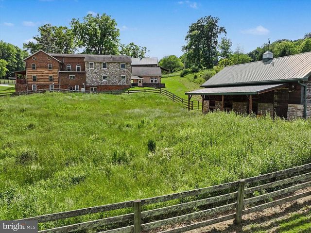 4941 WALTERS HATCHERY RD, Spring Grove, PA 17362