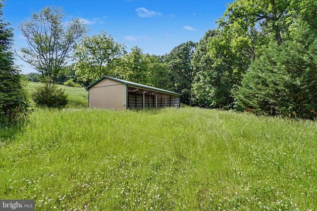 4941 WALTERS HATCHERY RD, Spring Grove, PA 17362