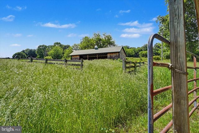 4941 WALTERS HATCHERY RD, Spring Grove, PA 17362