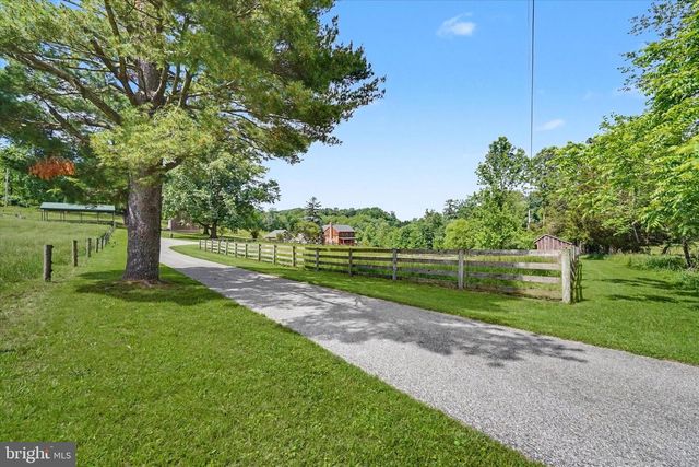 4941 WALTERS HATCHERY RD, Spring Grove, PA 17362