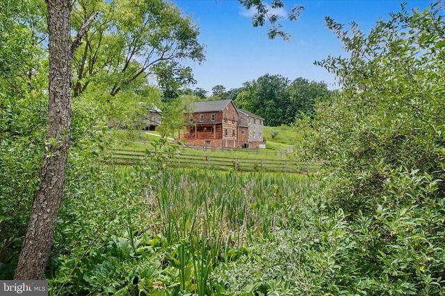 4941 WALTERS HATCHERY RD, Spring Grove, PA 17362