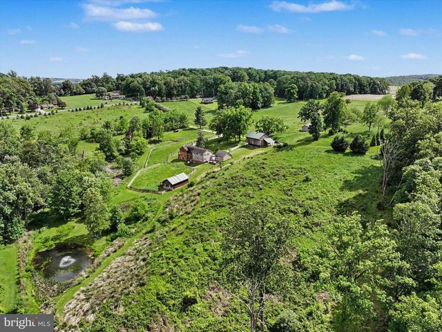 4941 WALTERS HATCHERY RD, Spring Grove, PA 17362