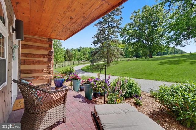 4941 WALTERS HATCHERY RD, Spring Grove, PA 17362