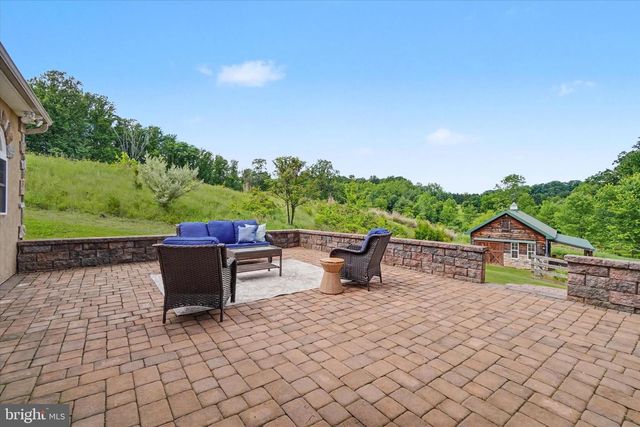 4941 WALTERS HATCHERY RD, Spring Grove, PA 17362