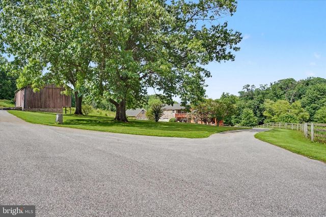 4941 WALTERS HATCHERY RD, Spring Grove, PA 17362