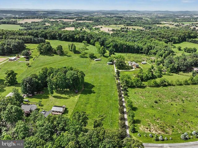 4941 WALTERS HATCHERY RD, Spring Grove, PA 17362