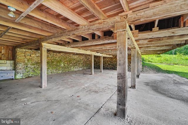 4941 WALTERS HATCHERY RD, Spring Grove, PA 17362