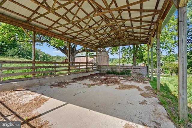 4941 WALTERS HATCHERY RD, Spring Grove, PA 17362