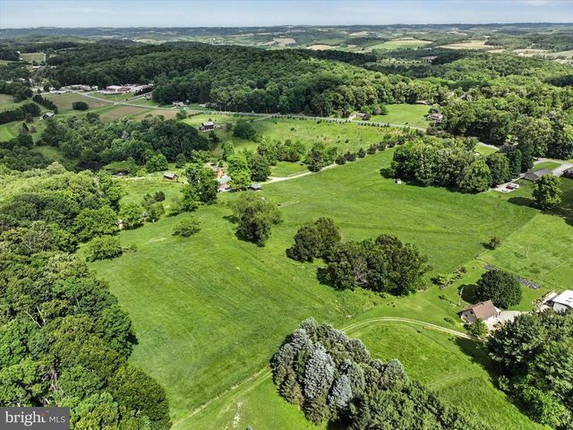 4941 WALTERS HATCHERY RD, Spring Grove, PA 17362