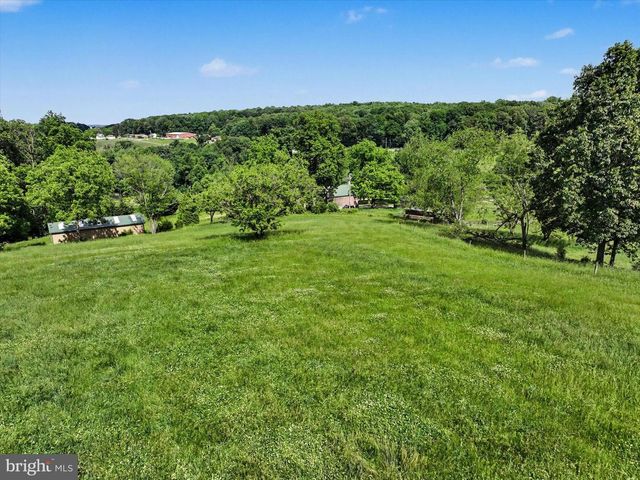 4941 WALTERS HATCHERY RD, Spring Grove, PA 17362