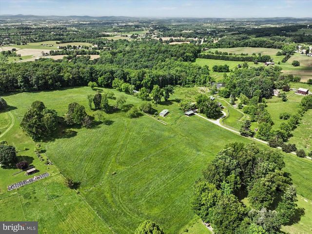 4941 WALTERS HATCHERY RD, Spring Grove, PA 17362