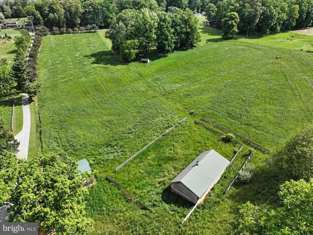 4941 WALTERS HATCHERY RD, Spring Grove, PA 17362