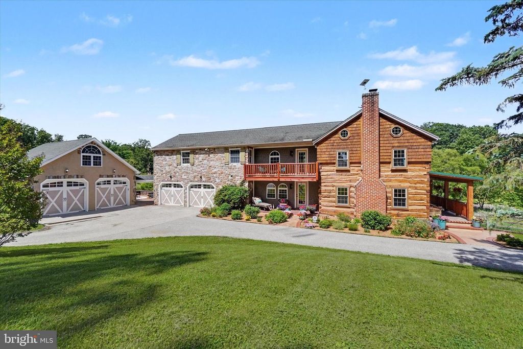 4941 WALTERS HATCHERY RD, Spring Grove, PA 17362