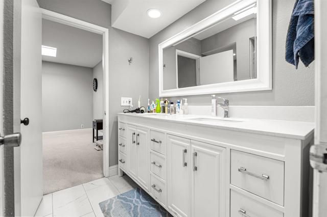 2537 Navarra Drive 9-B, Carlsbad, CA 92009