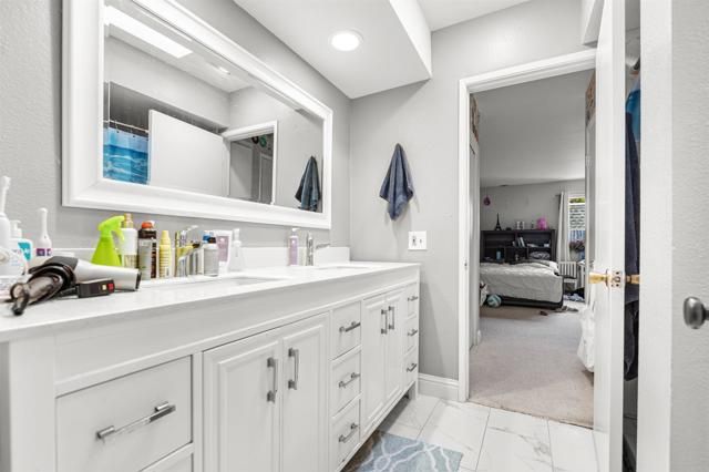 2537 Navarra Drive 9-B, Carlsbad, CA 92009