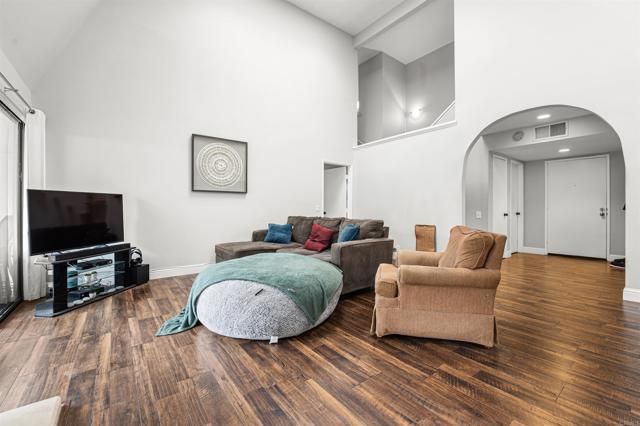 2537 Navarra Drive 9-B, Carlsbad, CA 92009