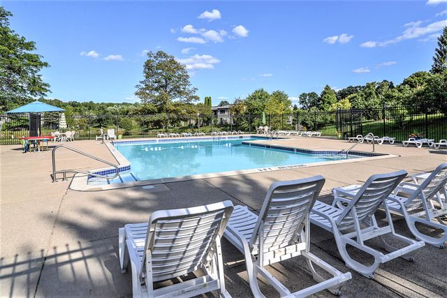 718 Watersedge Drive, Ann Arbor, MI 48105