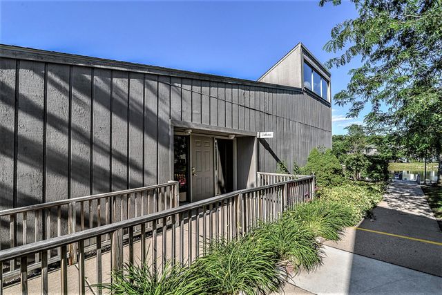 718 Watersedge Drive, Ann Arbor, MI 48105