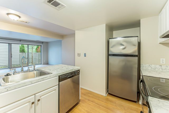718 Watersedge Drive, Ann Arbor, MI 48105