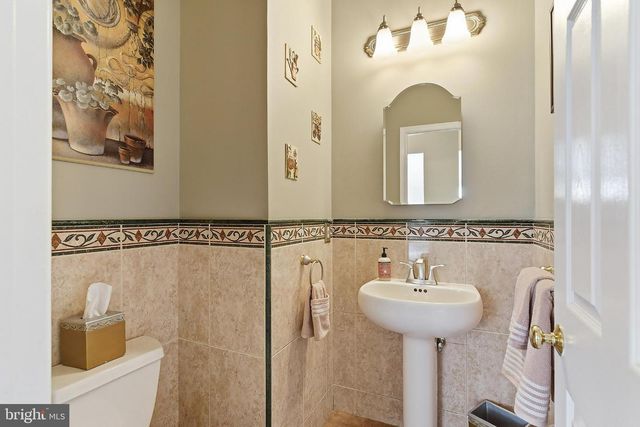 1 EDINBURG CIR, Matawan, NJ 07747