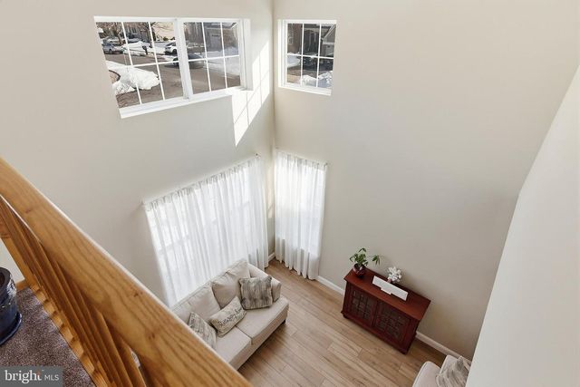 1 EDINBURG CIR, Matawan, NJ 07747