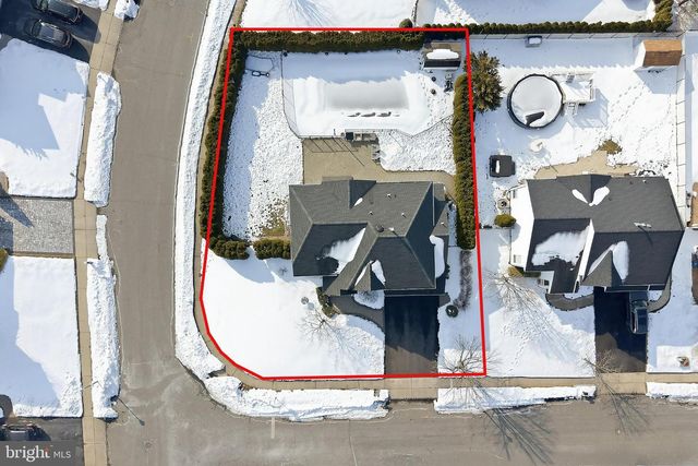 1 EDINBURG CIR, Matawan, NJ 07747