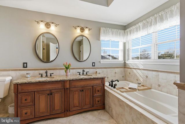 1 EDINBURG CIR, Matawan, NJ 07747