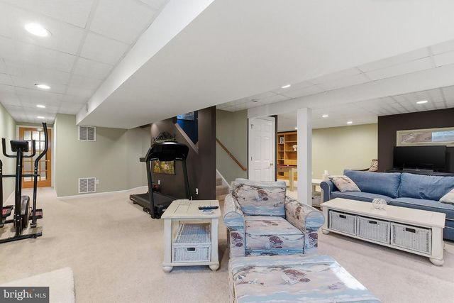 1 EDINBURG CIR, Matawan, NJ 07747