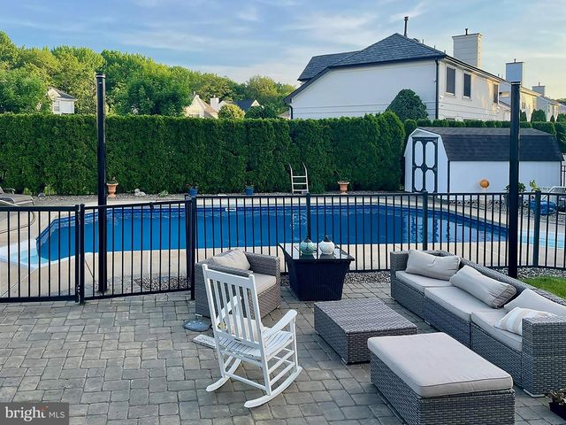 1 EDINBURG CIR, Matawan, NJ 07747