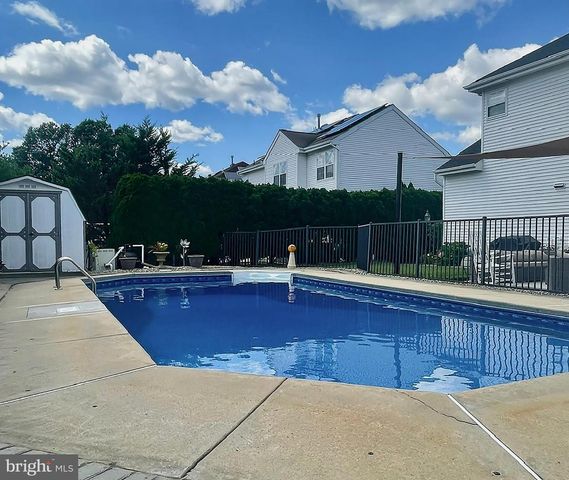 1 EDINBURG CIR, Matawan, NJ 07747