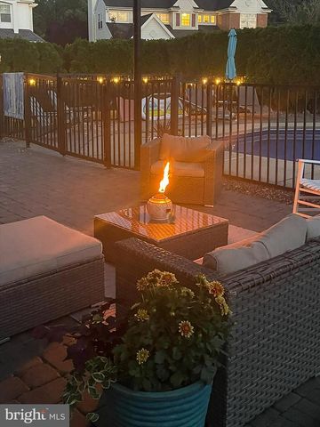 1 EDINBURG CIR, Matawan, NJ 07747