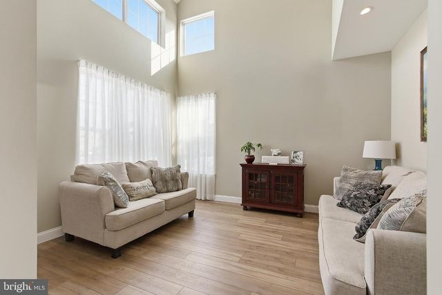 1 EDINBURG CIR, Matawan, NJ 07747